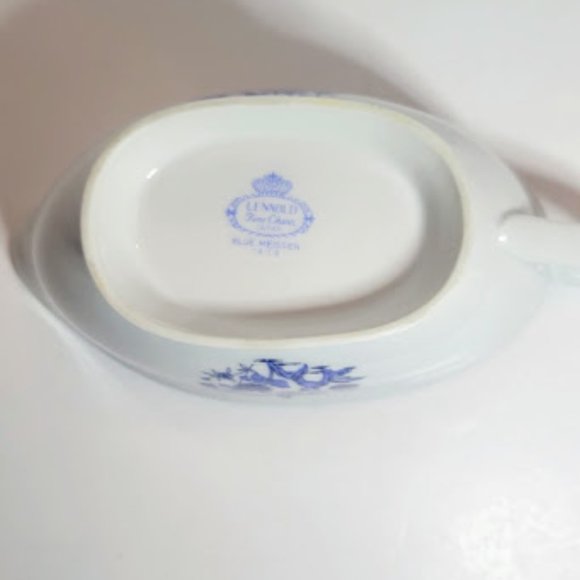 VINTAGE LENNOLD BLUE MEISSEN GRAVY BOAT (NO UNDERPLATE) - Picture 7 of 8